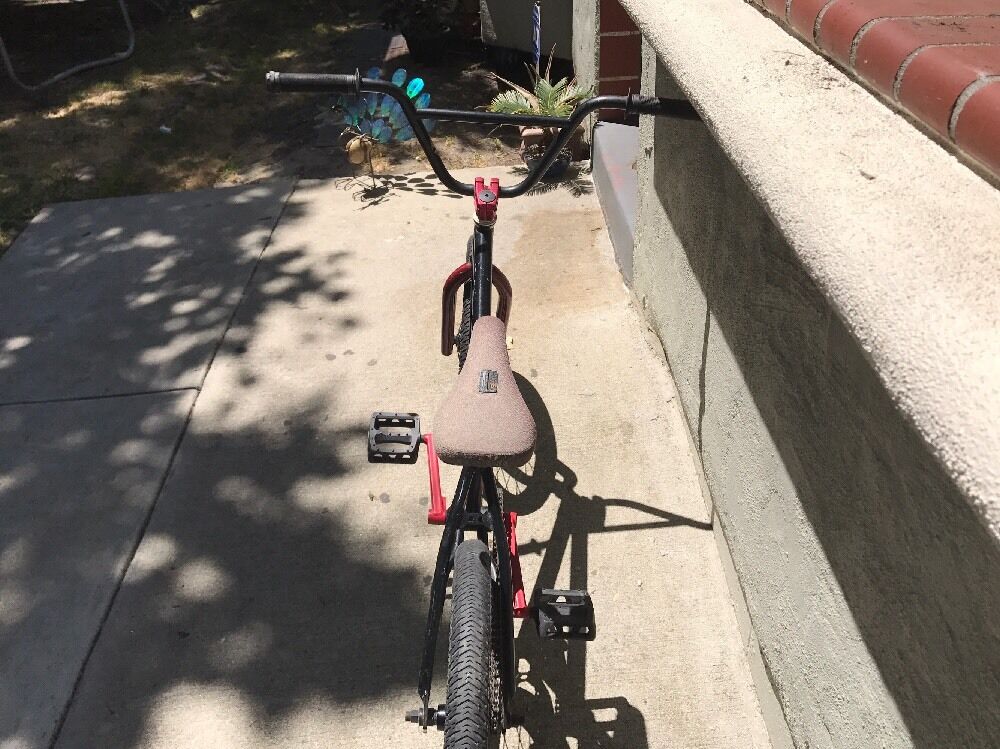 Black and Red Haro 400 series - Fresh Stock Dated February 2026