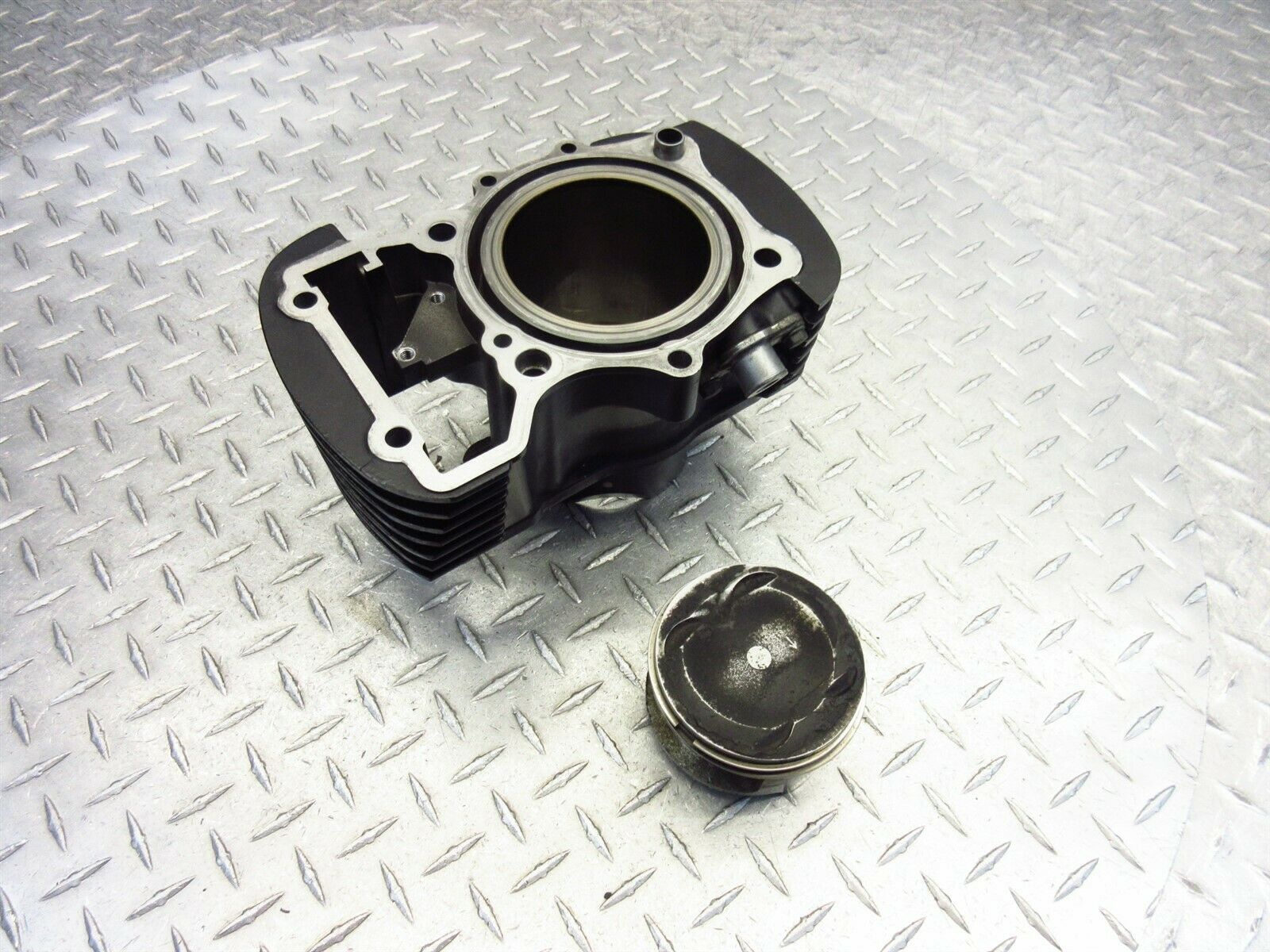 2005 05-09 Suzuki VZ800 M50 Boulevard OEM Rear Cylinder Barrel Jug Piston - Fresh Stock Dated February 2026