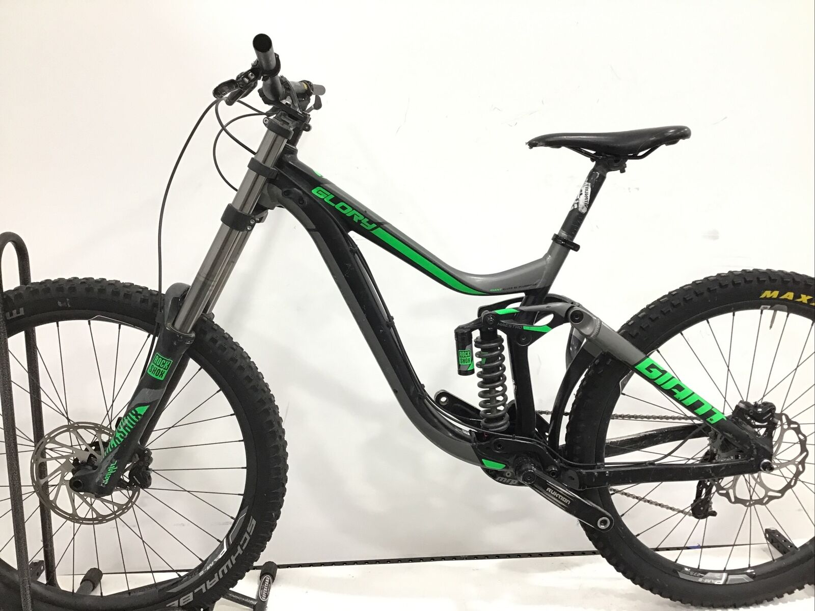 2017 Giant Glory 2 Mountain Bike Medium 27.5