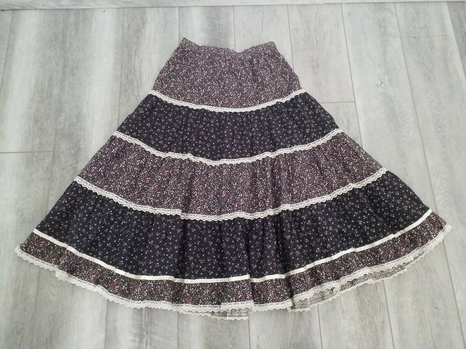 Vtg 70s Cottagecore Jessica's Gunnies Gunne Sax Calico Floral Lace Tiered Skirt - Fresh Stock Dated December 2025