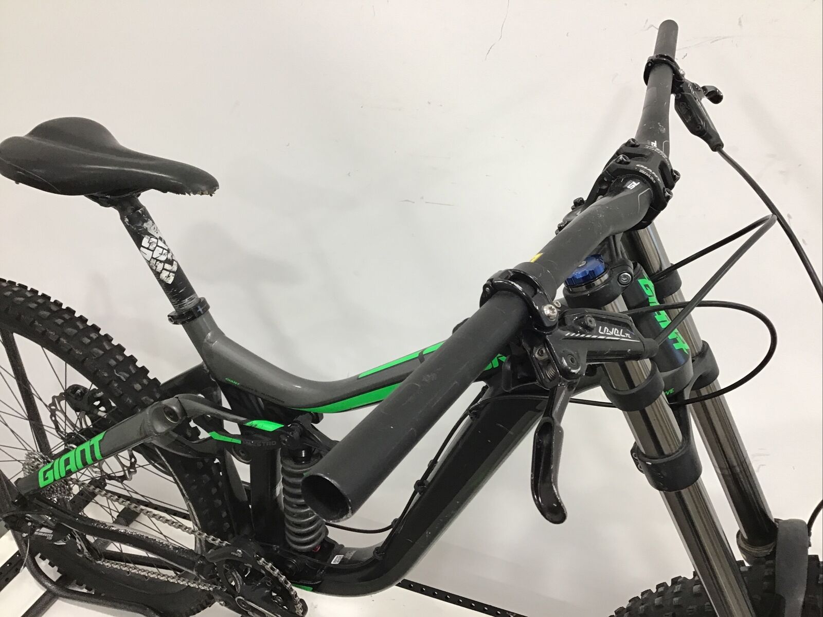 2017 Giant Glory 2 Mountain Bike Medium 27.5