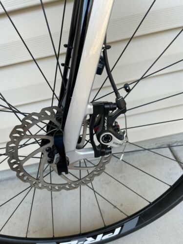 Giant Defy Advanced Carbon Road Bike,size M/L.105 2x11 gears disc brakes. - Fresh Stock Dated February 2026