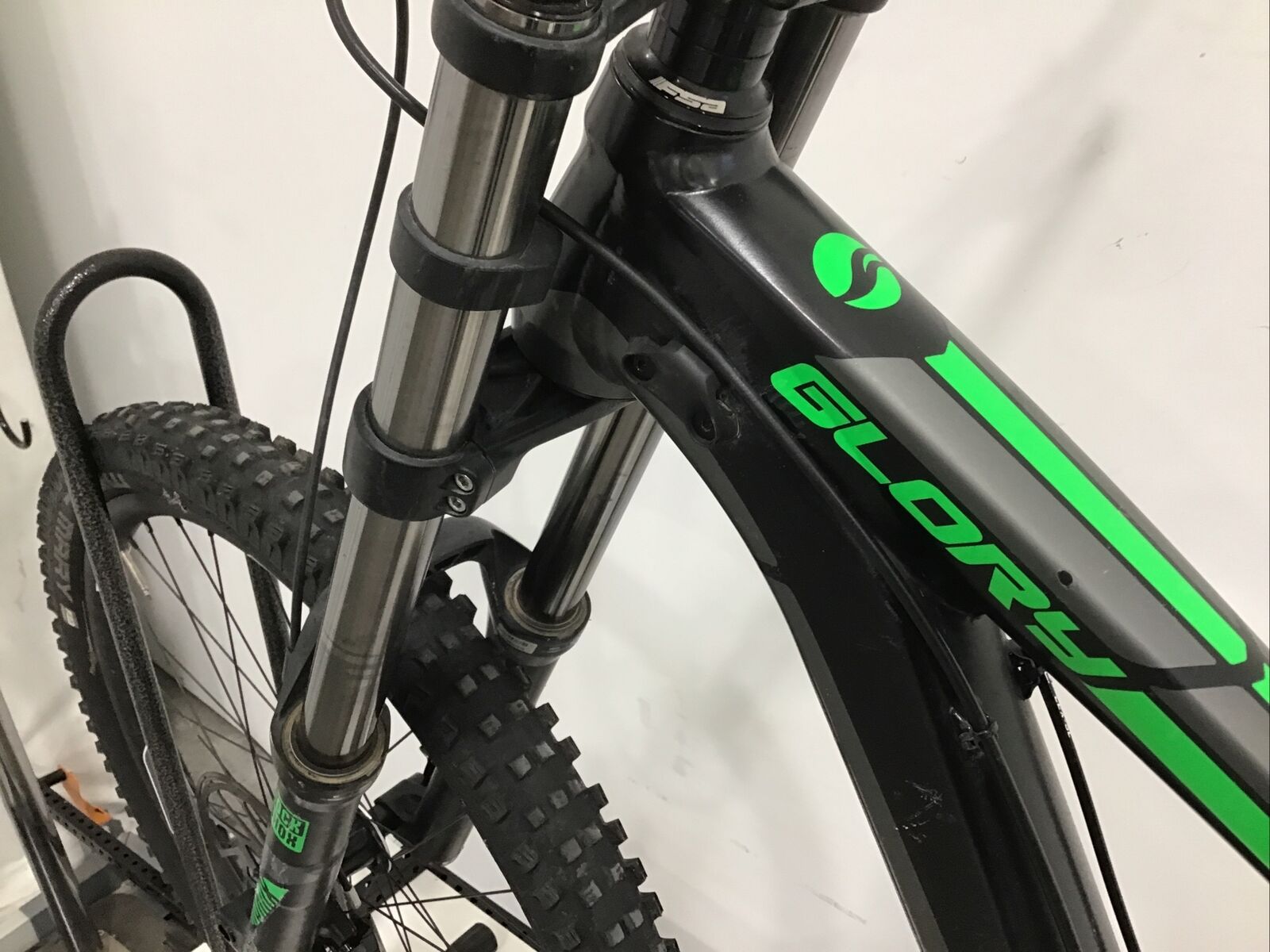 2017 Giant Glory 2 Mountain Bike Medium 27.5