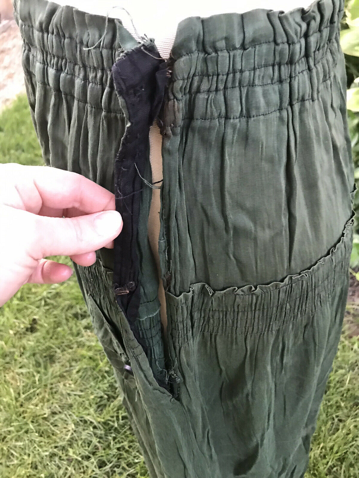 Antique Victorian Women Green Rayon Skirt Shirred Pockets W26