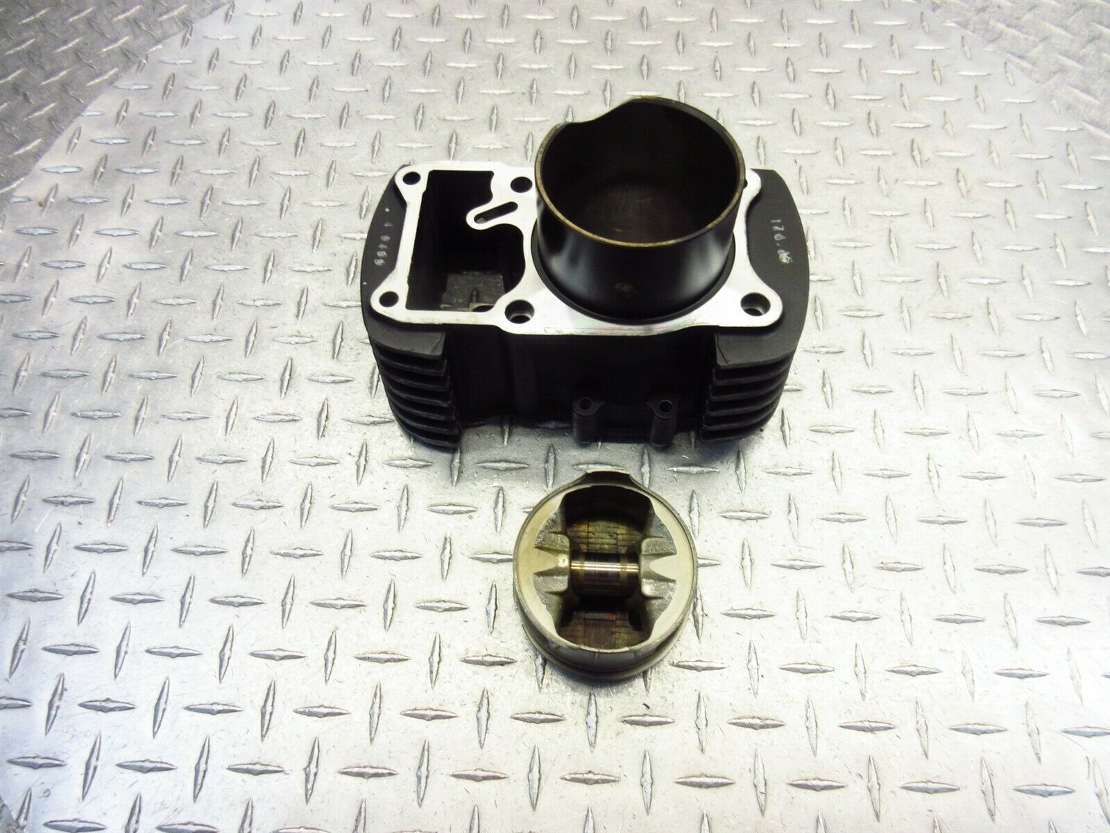 2005 05-09 Suzuki VZ800 M50 Boulevard OEM Rear Cylinder Barrel Jug Piston - Fresh Stock Dated February 2026