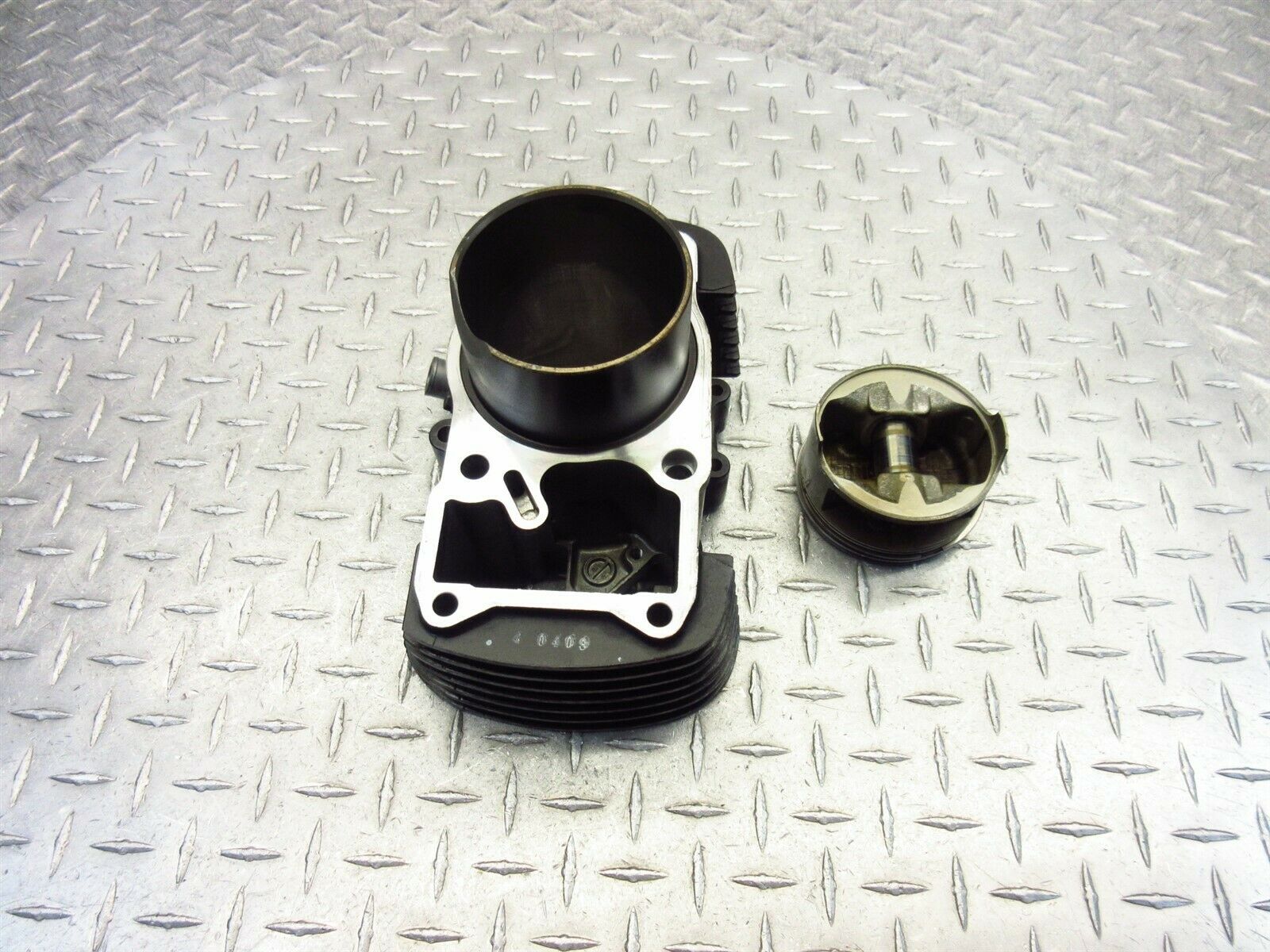 2005 05-09 Suzuki VZ800 M50 Boulevard OEM Rear Cylinder Barrel Jug Piston - Fresh Stock Dated February 2026
