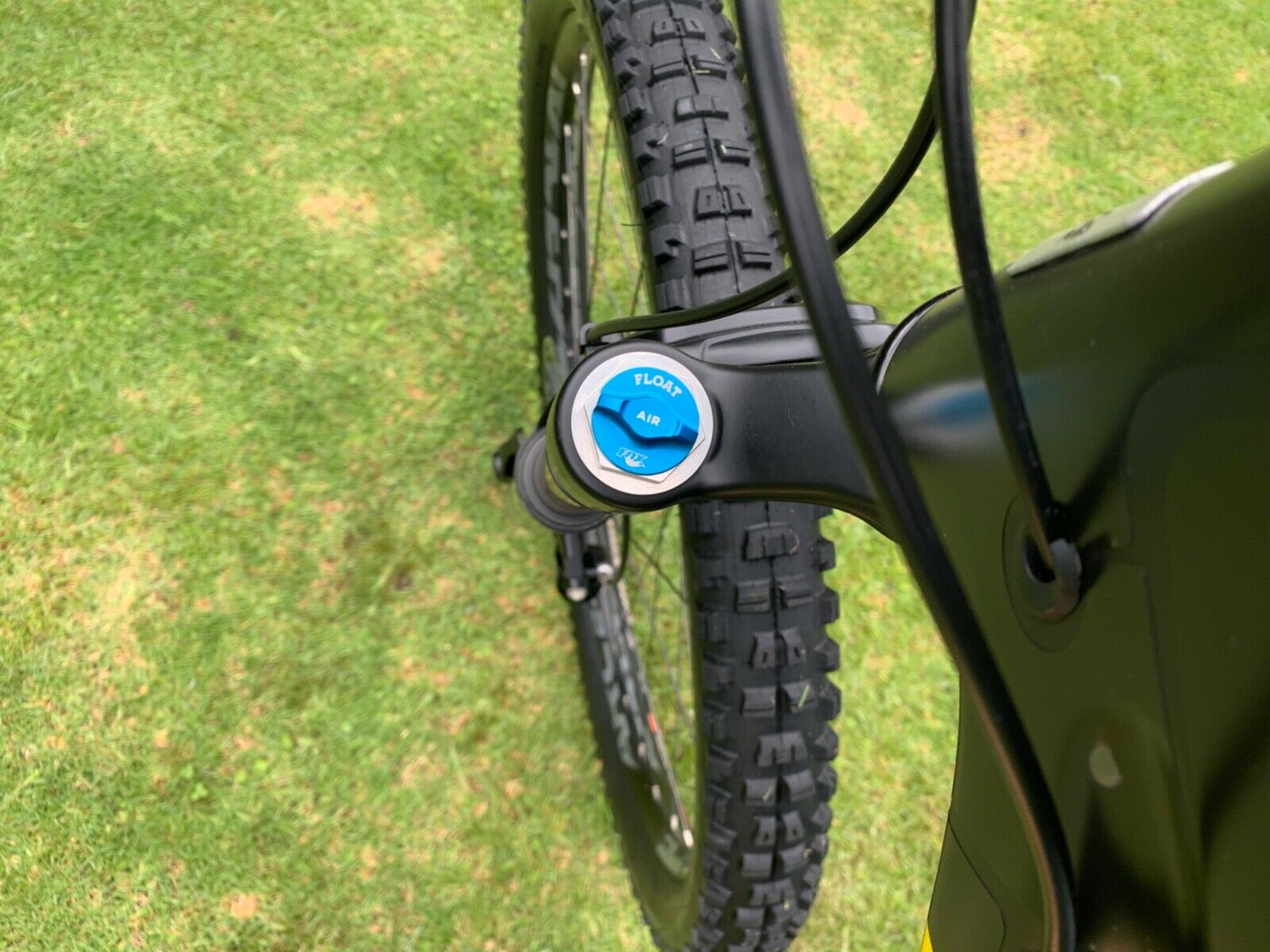 Black 2017 Santa Cruz 5010 CC XX1 Size M with Brand New Parts - Fresh Stock Dated February 2026