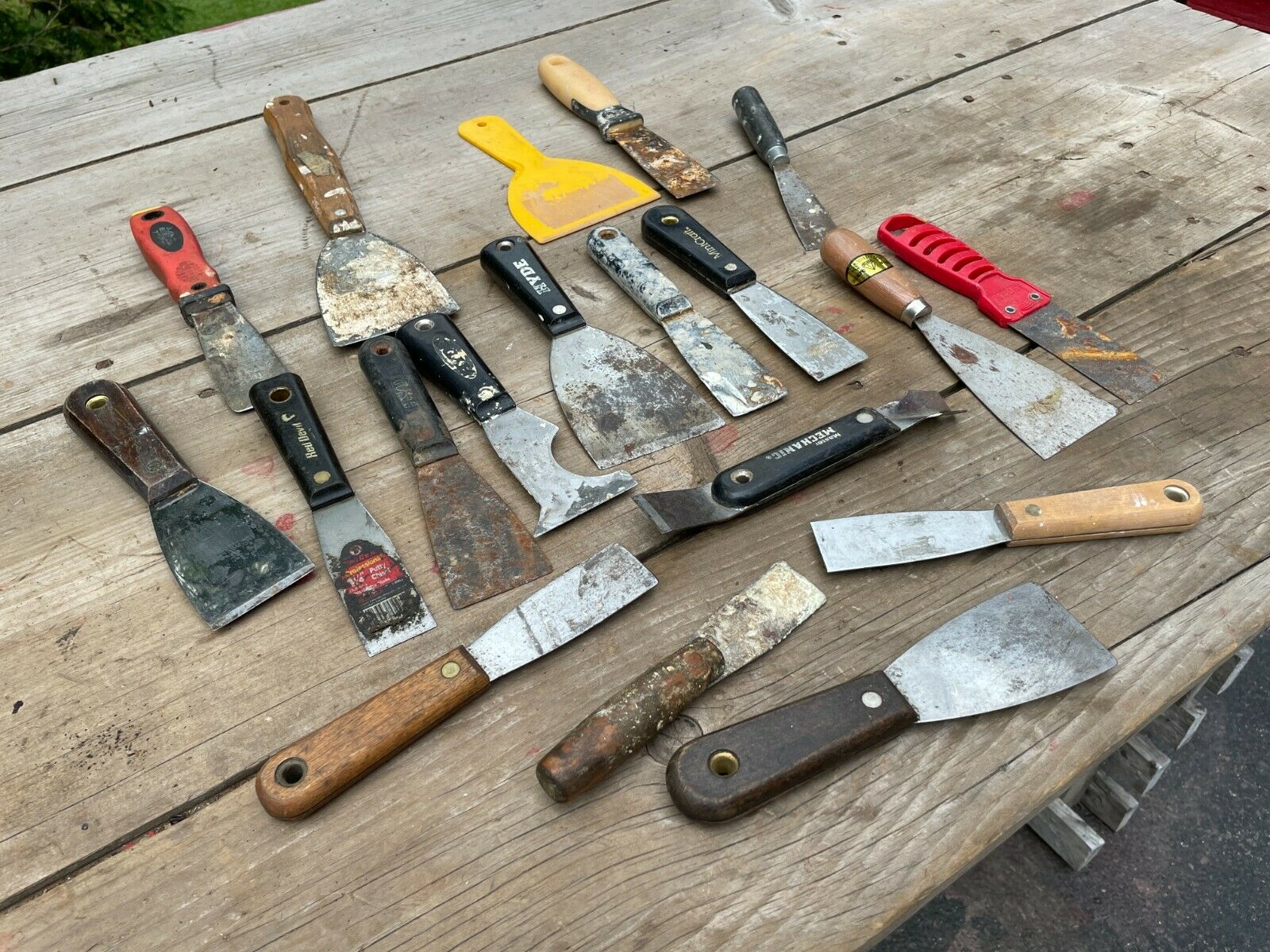 Lot Of 19 Vintage Putty Knifes Paint Scrapers Hyde - Fresh Stock Dated February 2026