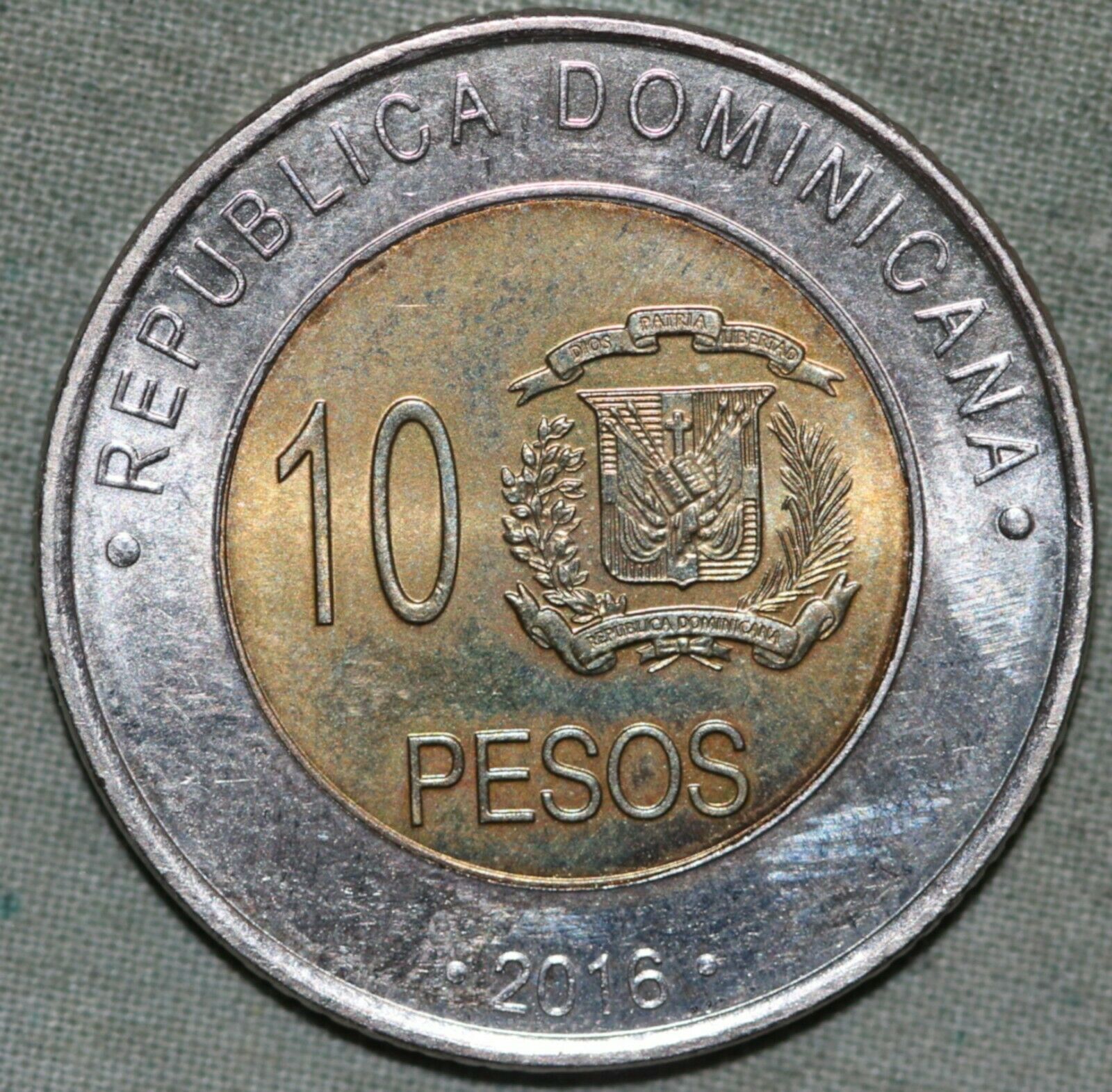 DOMINICAN REPUBLIC - 10 Pesos 2016 Bimetallic ~91¢ Shipping - Fresh Stock Dated December 2025