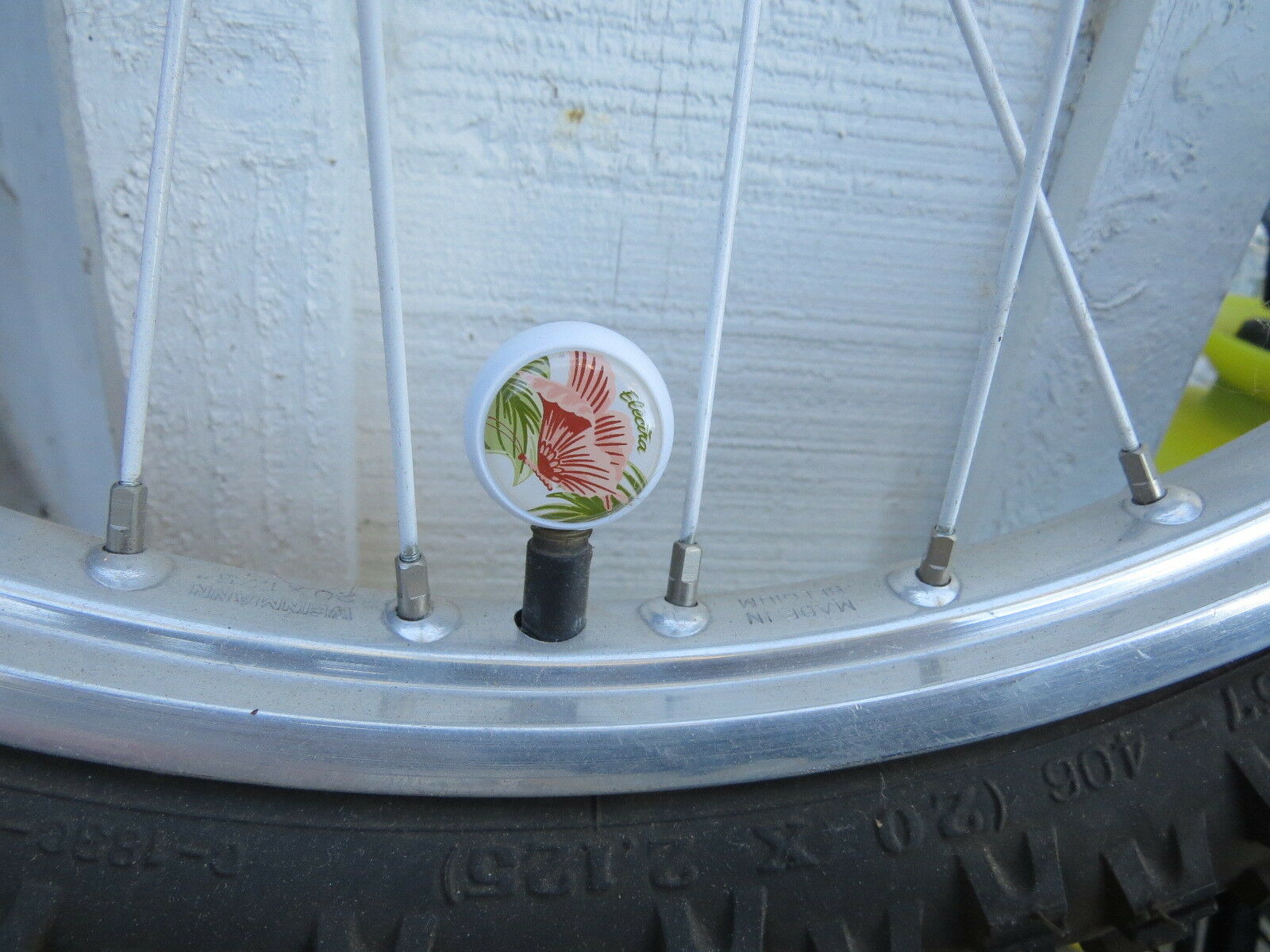 SALE 5$ ELECTRA BUTTERFLY VALVE CAPS CRUISER SCHWINN BICYCLE  ACCESSORY CAR - Fresh Stock Dated December 2025