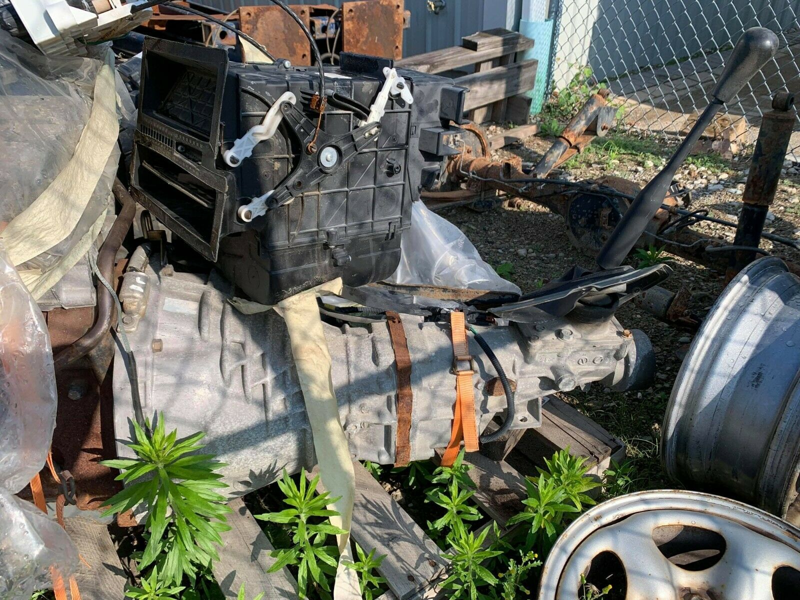 '04 Nissan Frontier 2wd 2.5L 5 speed Manual Transmission w/ Computer and Harness - Fresh Stock Dated December 2025