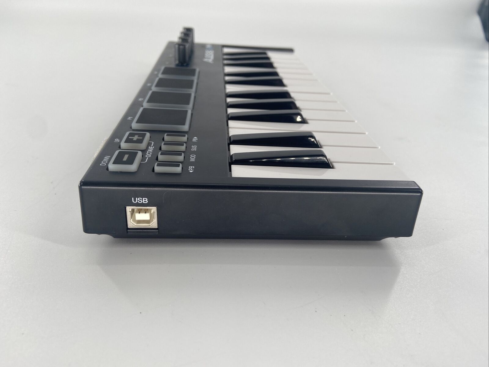 Alesis V Mini USB MIDI Keyboard Pad Controller 25 keys FREE SHIPPING - Fresh Stock Dated February 2026