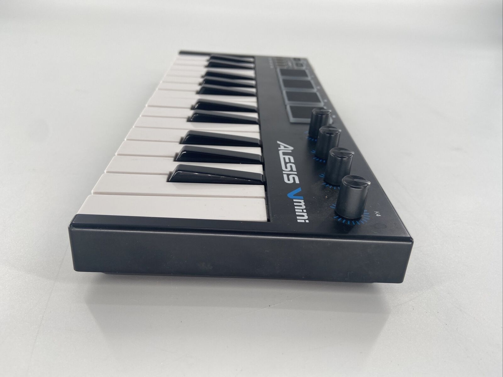 Alesis V Mini USB MIDI Keyboard Pad Controller 25 keys FREE SHIPPING - Fresh Stock Dated February 2026