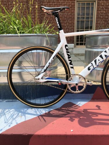 Giant Omnium Track Bike Size Large w/ Zipp Carbon Bars Slightly Used Parts - Fresh Stock Dated February 2026