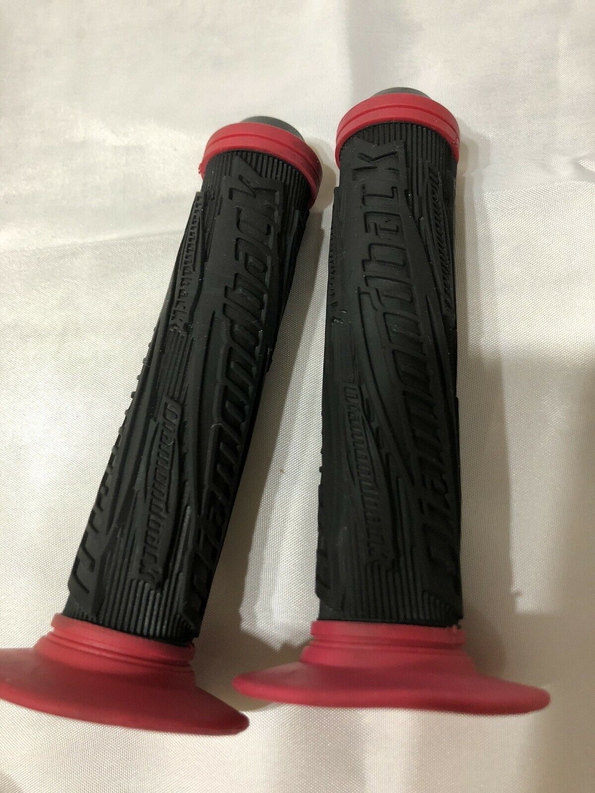 VINTAGE DIAMOND BACK BLACK AND RED  GRIPS OLD SCHOOL BMX - Fresh Stock Dated December 2025