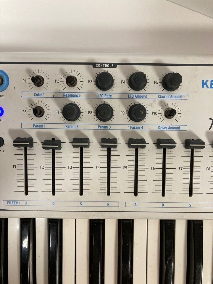 Arturia Keylab 25 Midi Controller Keyboard Mixer Synthesizer Drum Machine - Fresh Stock Dated February 2026