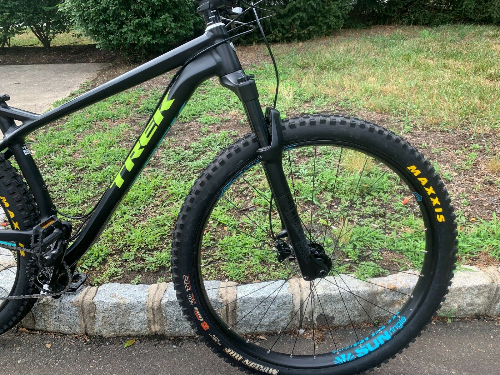 MOUNTAIN BIKE TREK STACHE BLACK Size M/L 18.5