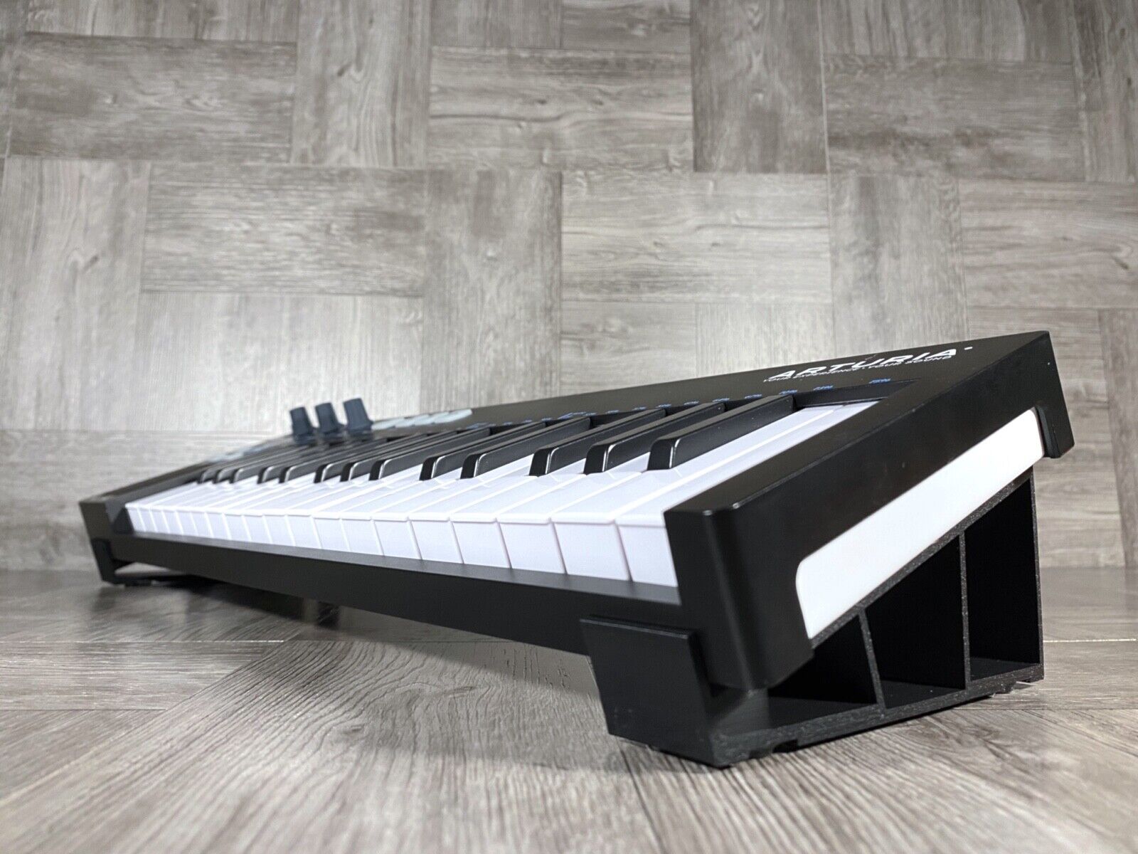 20º Angle Stand for Arturia Keystep 32 & 37 / Behringer SWING - Color BLACK -USA - Fresh Stock Dated February 2026