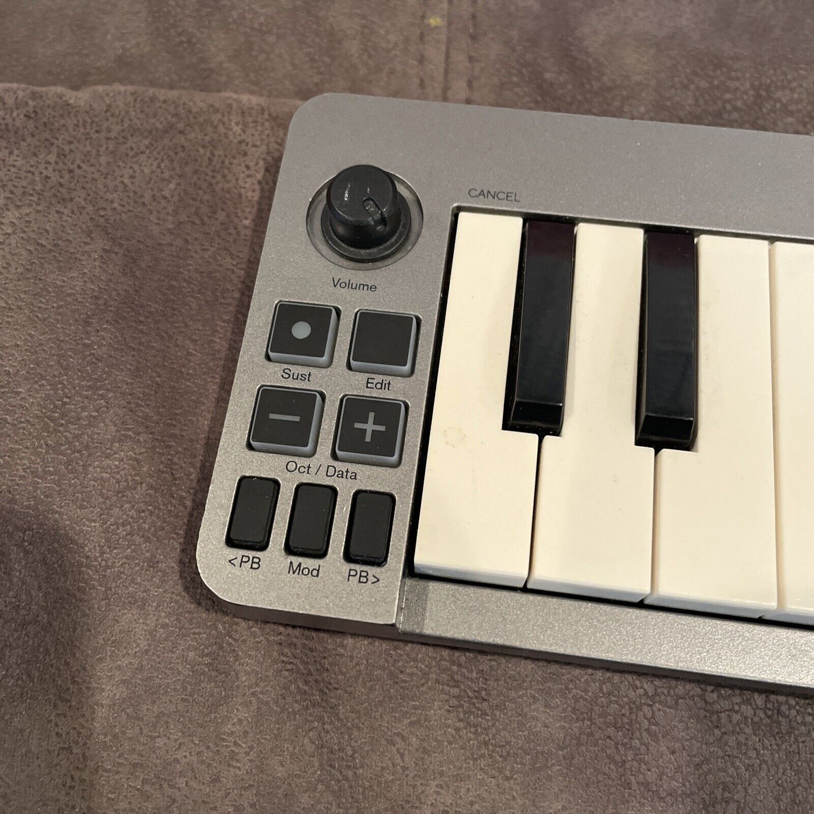 M-Audio Keystation Mini 32-Key USB Midi Controller Works Great, No Cable Used - Fresh Stock Dated February 2026