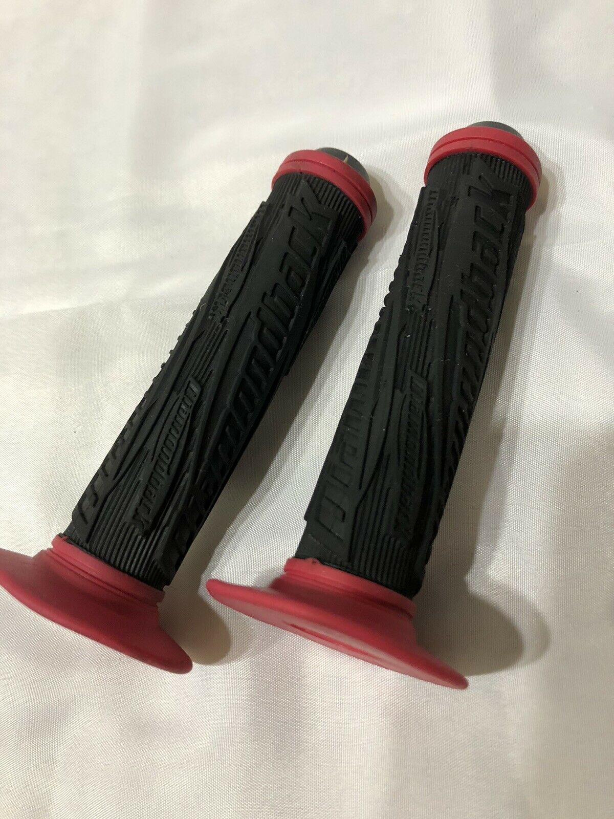 VINTAGE DIAMOND BACK BLACK AND RED  GRIPS OLD SCHOOL BMX - Fresh Stock Dated December 2025