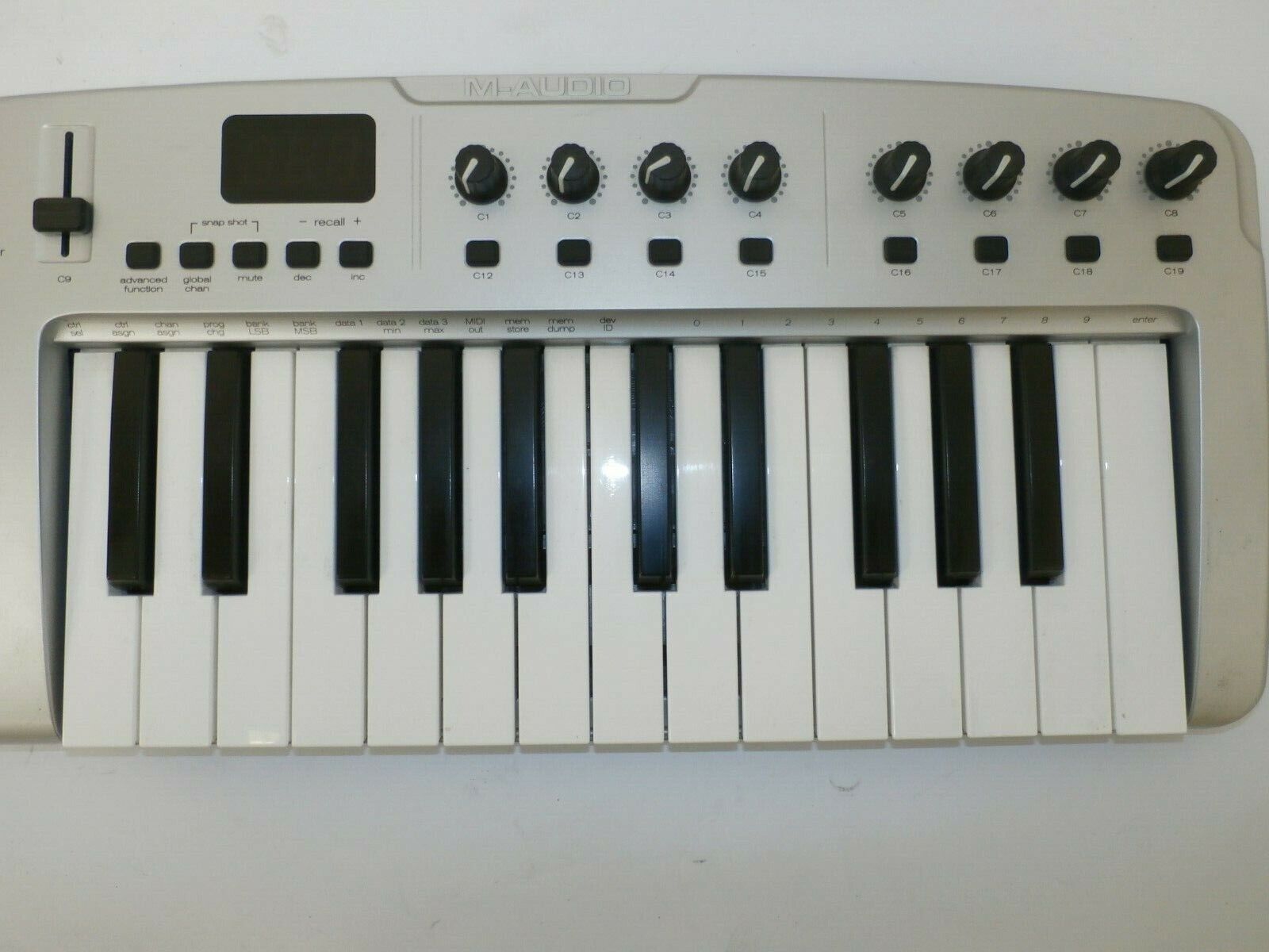 M-Audio O2 Mobile USB MIDI Controller Keyboard w/ USB Cable - Fresh Stock Dated February 2026