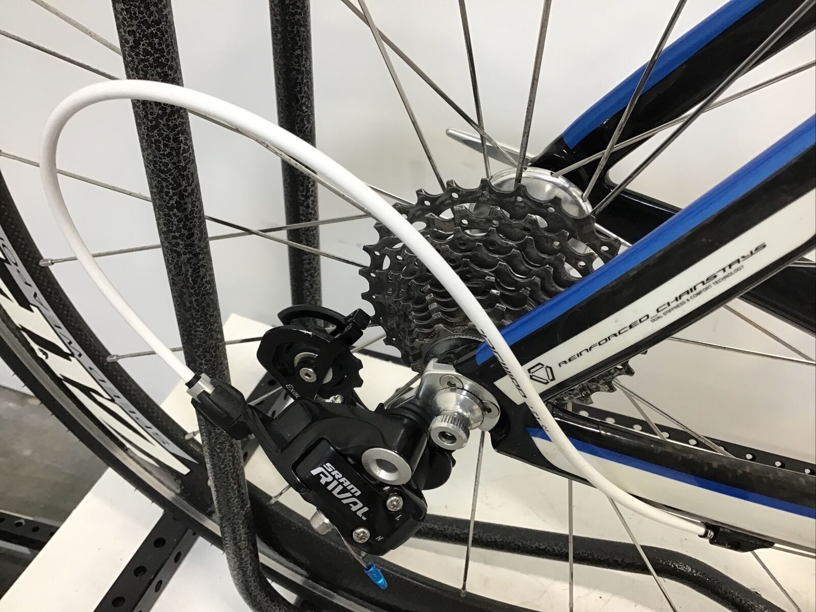 2011 Look 576 Aero Triathlon/TT Bike Medium Carbon SRAM Rival ZIPP 404 - Fresh Stock Dated February 2026