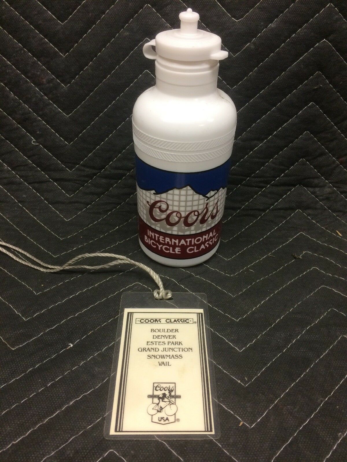 COORS INTERNATIONAL BICYCLE CLASSIC 1983 Water Bottle & Official Badge 