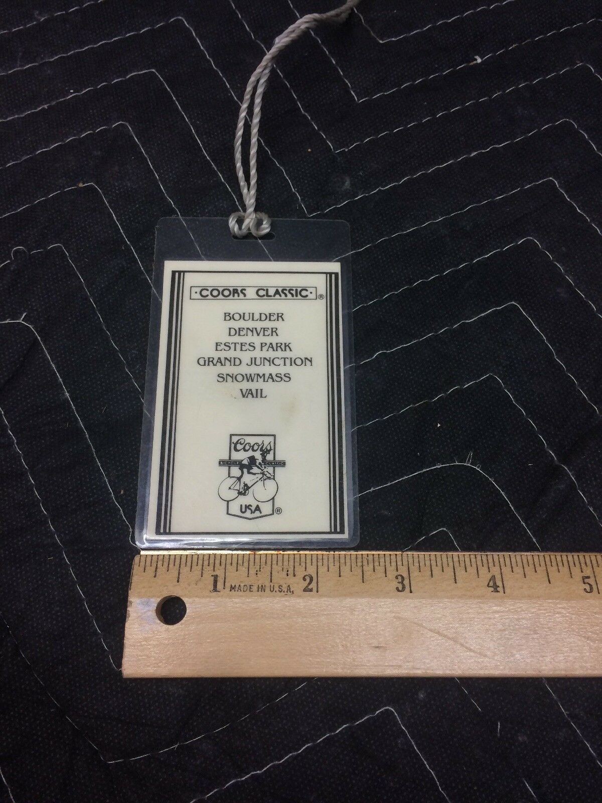 COORS INTERNATIONAL BICYCLE CLASSIC 1983 Water Bottle & Official Badge 