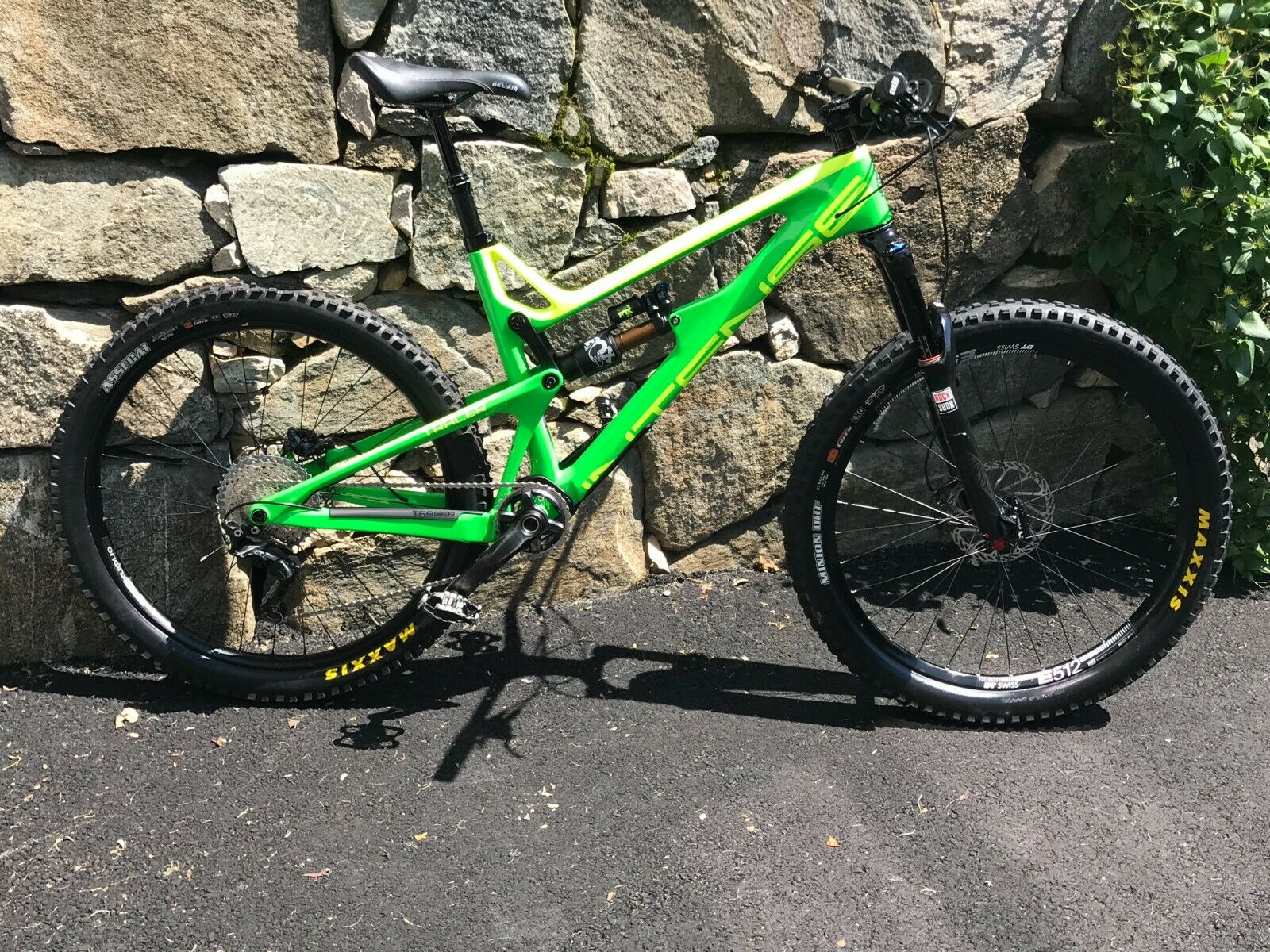 2018 Intense 275C Tracer. Large, Carbon Fiber Frame Custom Build Mountain Bike - Fresh Stock Dated February 2026