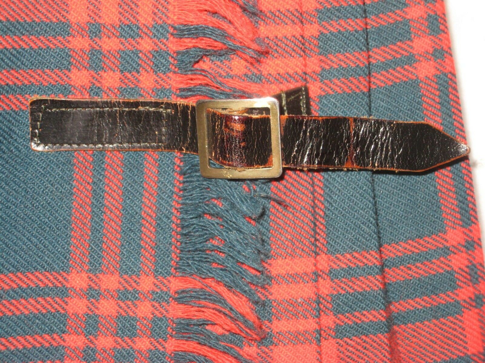 Vtg 60s COURTELLE RED WOOL TARTAN PLAID MINI SKIRT KILT FRINGE BUCKLES  S 25