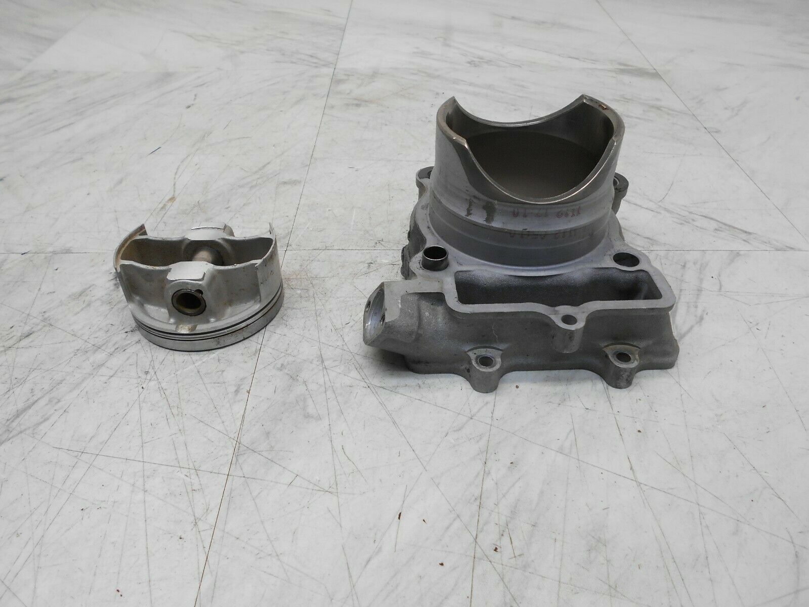SUZUKI RMZ250 RMZ 250 2004 04 CYLINDER JUG PISTON. - Fresh Stock Dated February 2026
