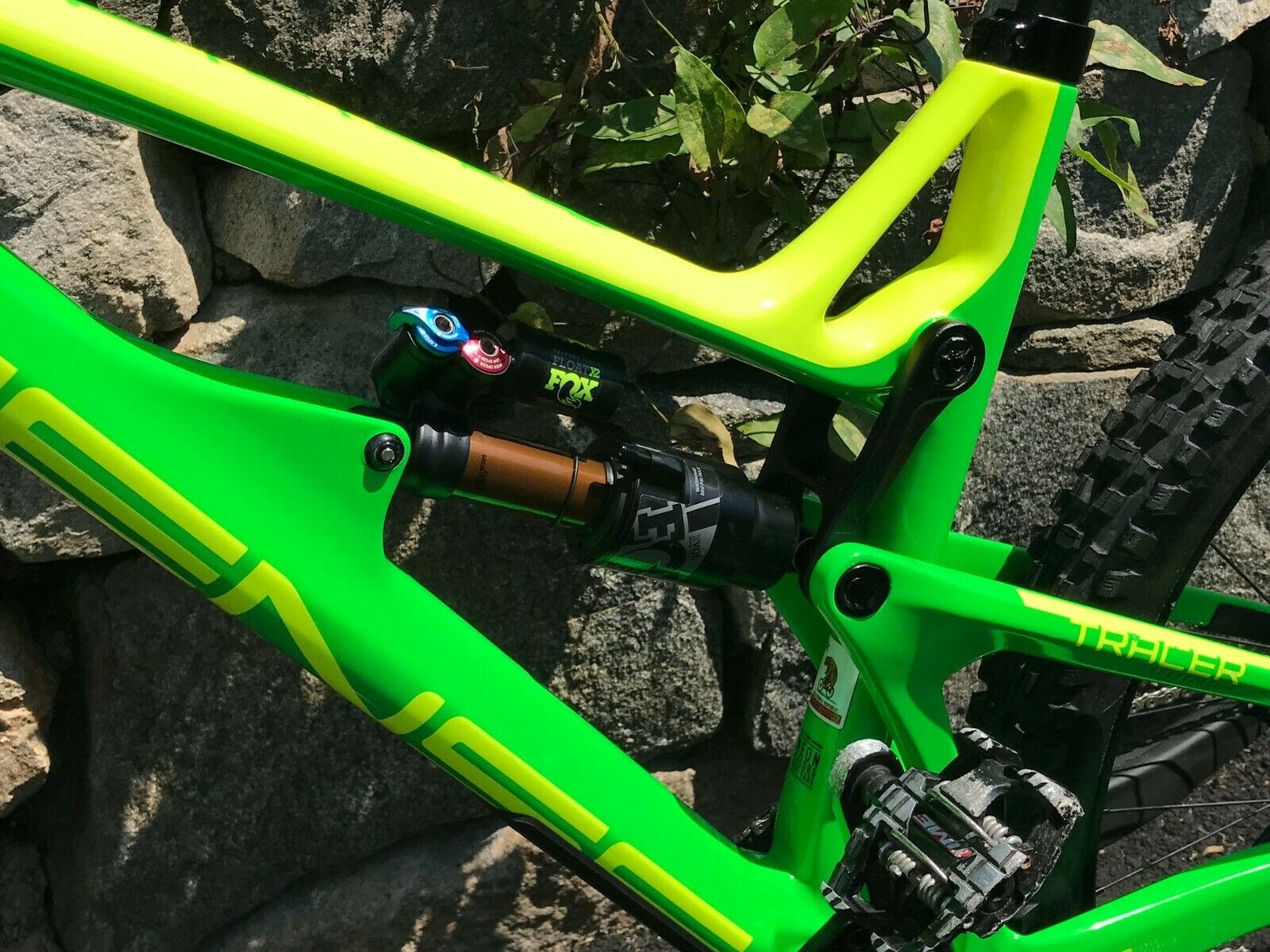 2018 Intense 275C Tracer. Large, Carbon Fiber Frame Custom Build Mountain Bike - Fresh Stock Dated February 2026