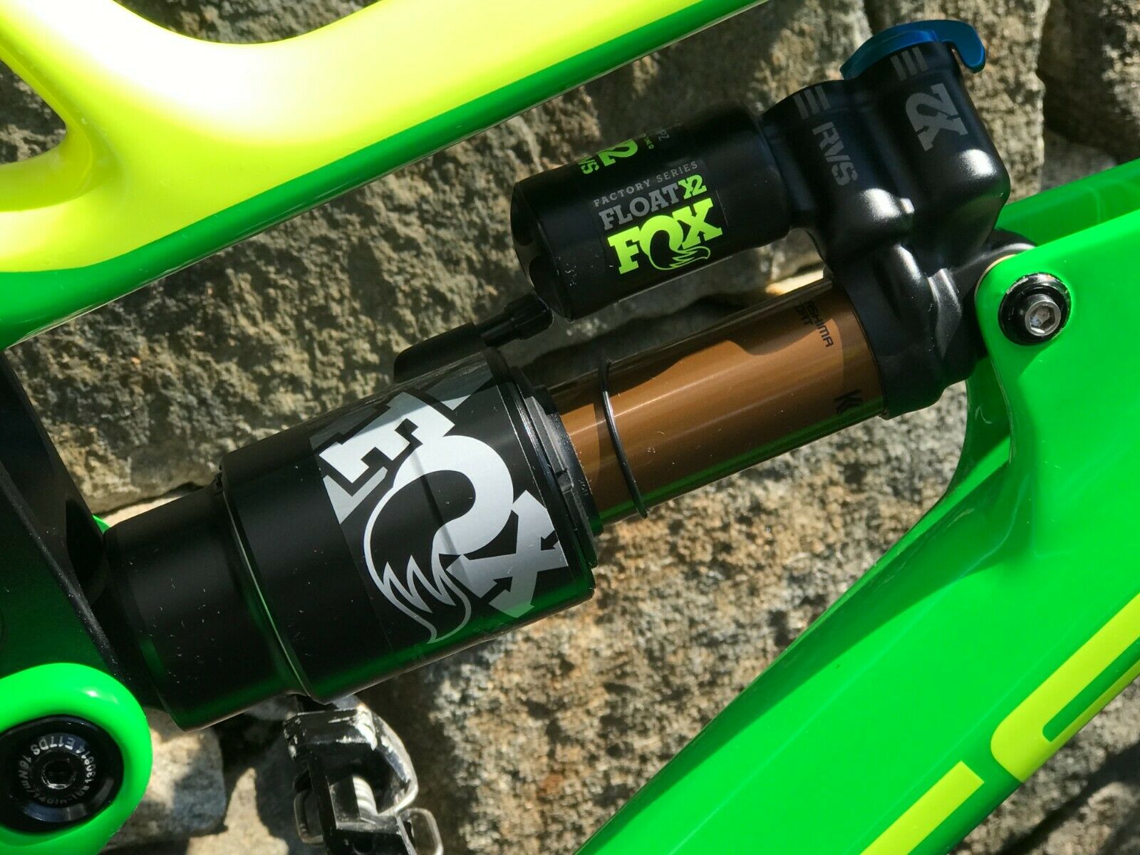 2018 Intense 275C Tracer. Large, Carbon Fiber Frame Custom Build Mountain Bike - Fresh Stock Dated February 2026