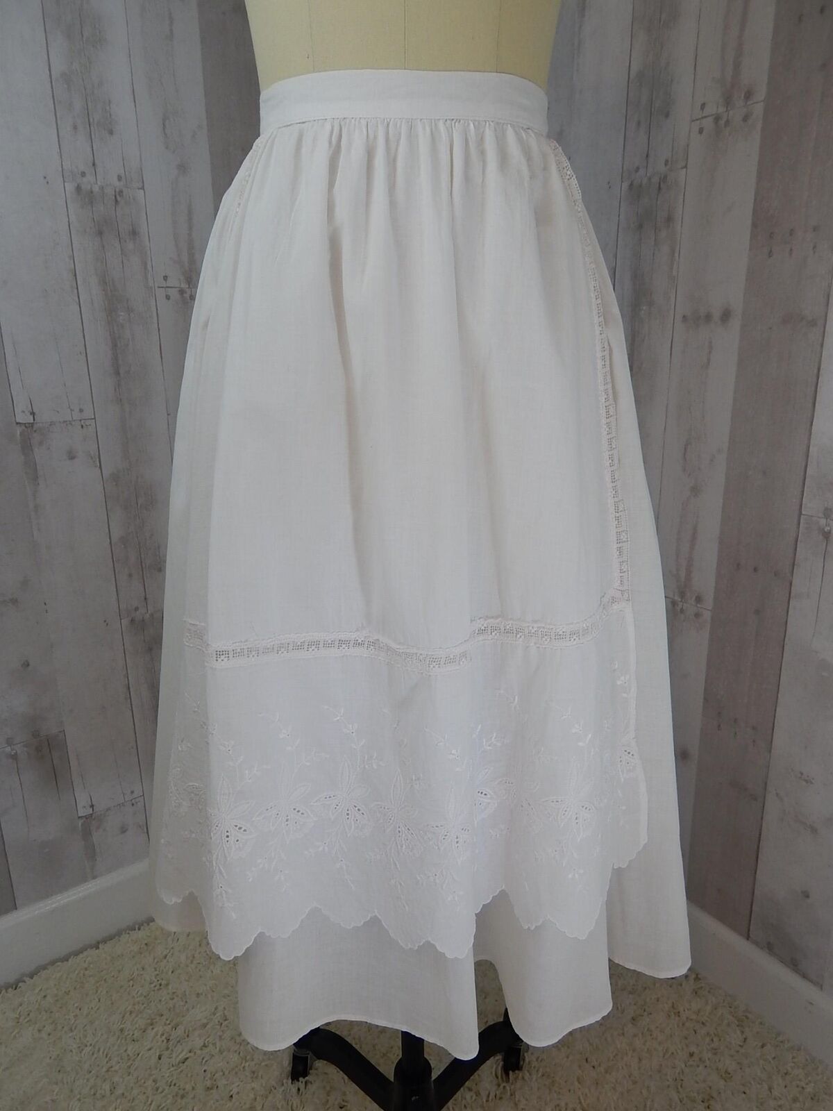 1970s Vintage SKIRT~WHITE COTTON BATISTE LACE EMBROIDERY Jessica McClintock S/M? - Fresh Stock Dated March 2026