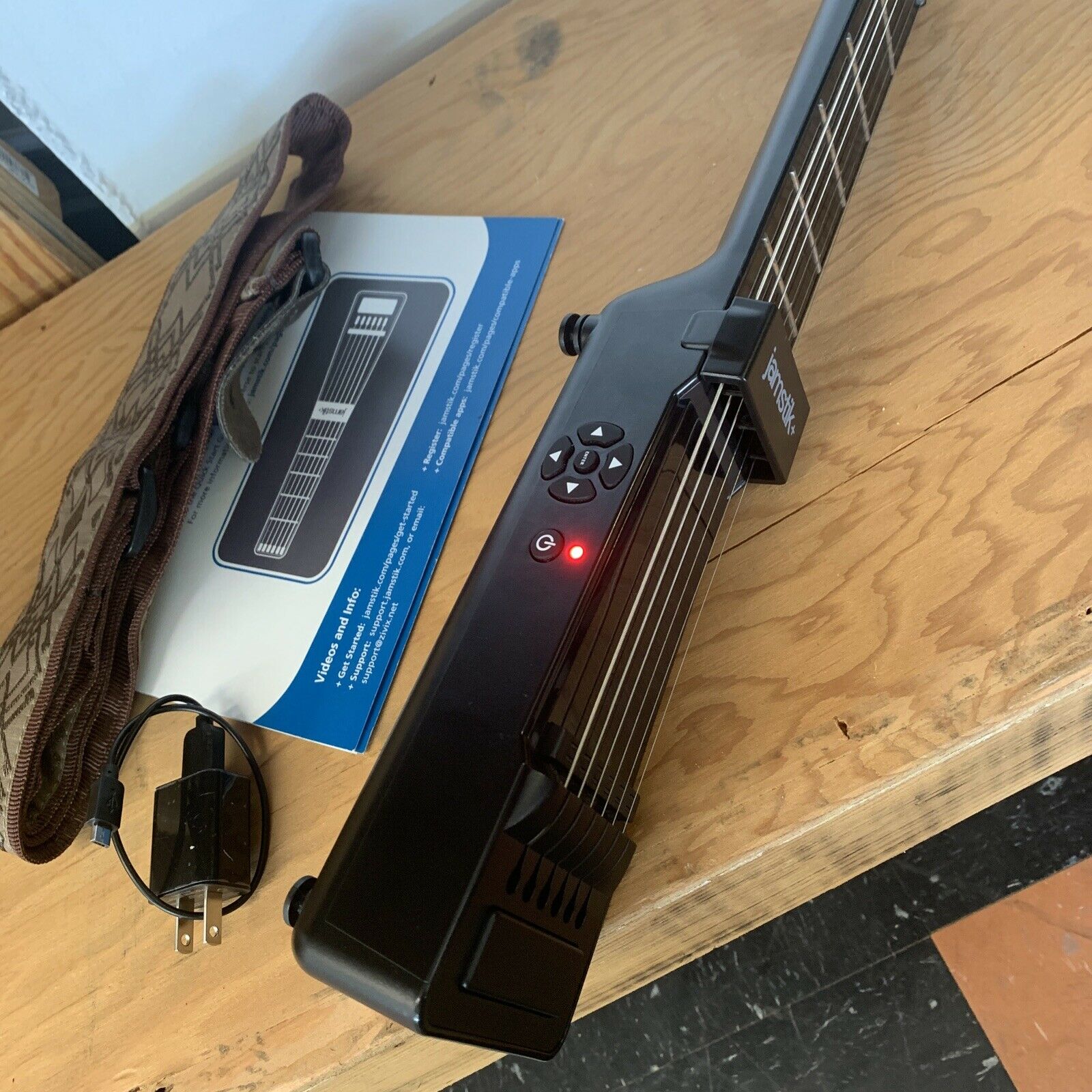 zivix Jamstik + 6 string digital smart guitar JSI152100 (black) excellent condit - Fresh Stock Dated February 2026