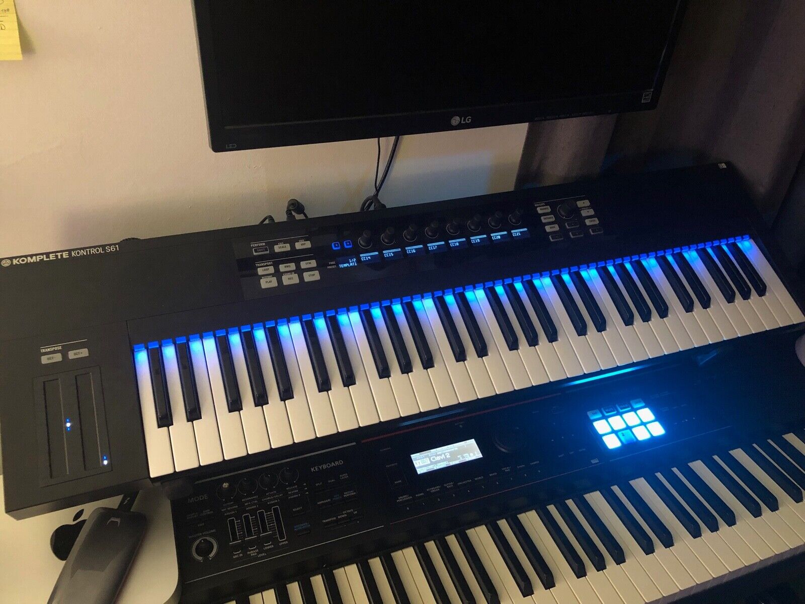 Native Instruments Komplete Kontrol S61 Keyboard Midi Controller Great Condition - Fresh Stock Dated February 2026