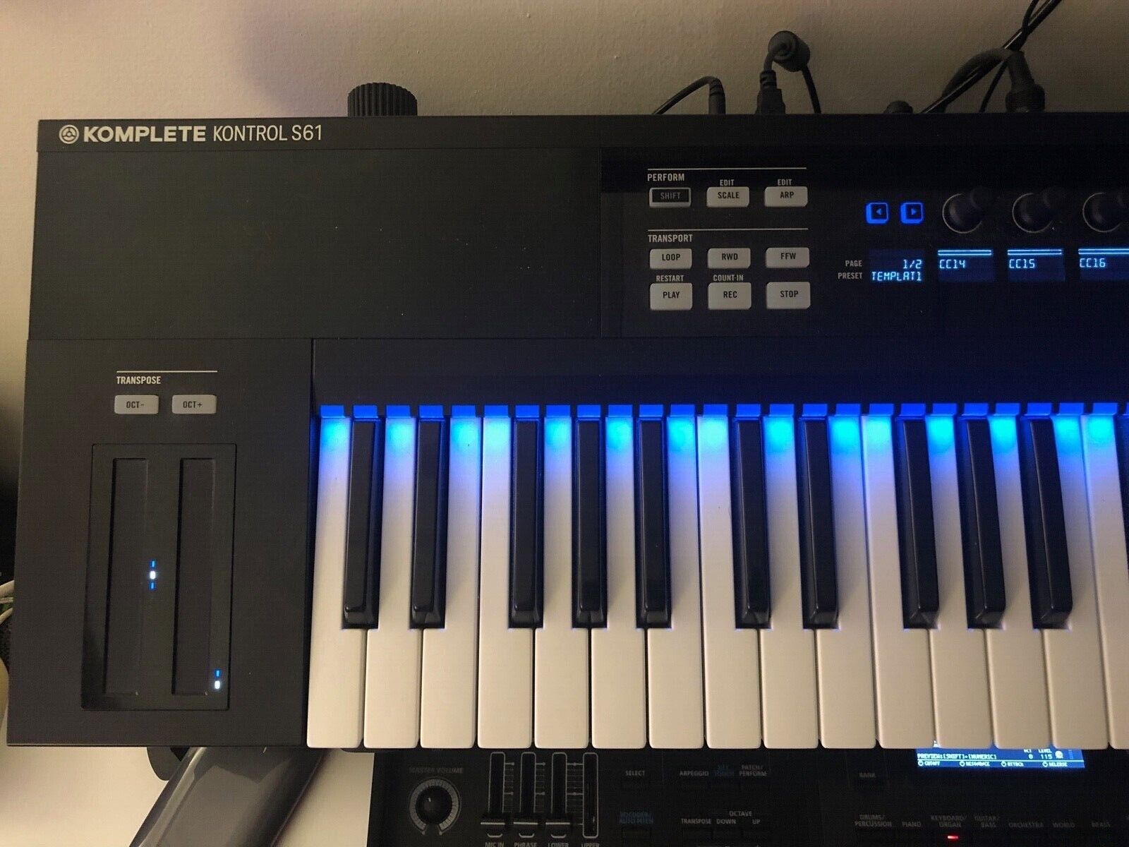 Native Instruments Komplete Kontrol S61 Keyboard Midi Controller Great Condition - Fresh Stock Dated February 2026