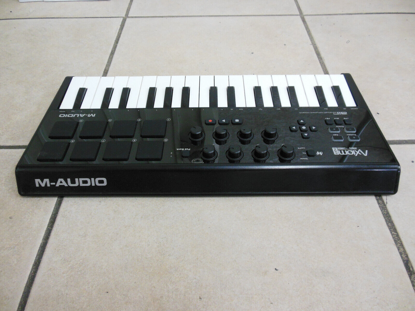 M-Audio Axiom Air Mini 32 Mobile Keyboard and Pad Controller - Fresh Stock Dated February 2026