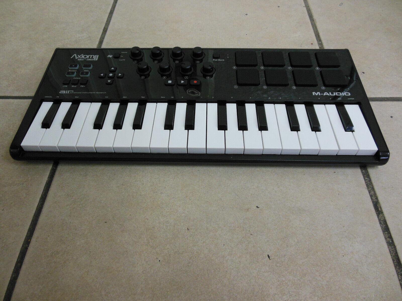 M-Audio Axiom Air Mini 32 Mobile Keyboard and Pad Controller - Fresh Stock Dated February 2026