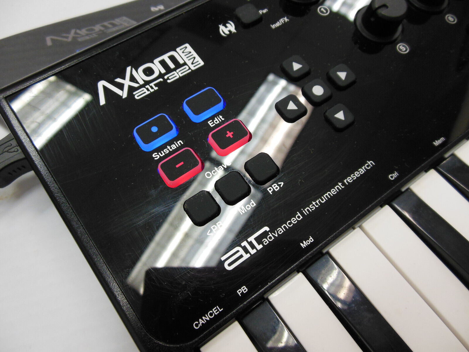 M-Audio Axiom Air Mini 32 Mobile Keyboard and Pad Controller - Fresh Stock Dated February 2026