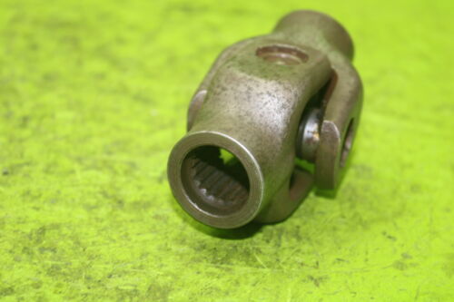 85 HONDA SHADOW 700 OEM DRIVE SHAFT UNIVERSAL JOINT 40200-ME9-003 MH90 - Fresh Stock Dated February 2026