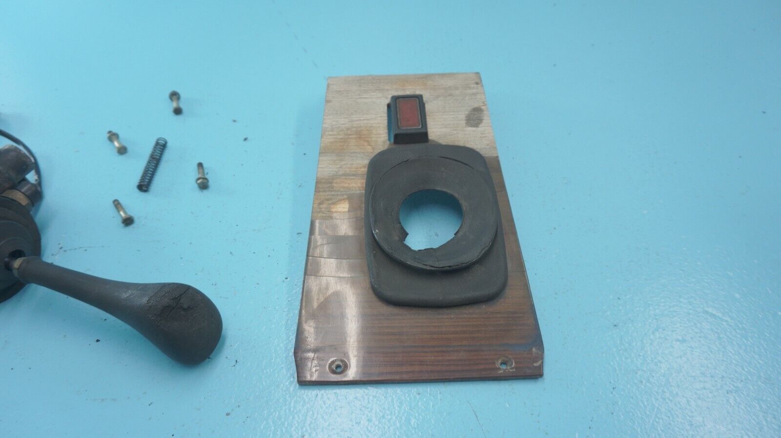 1972 MERCEDES  350SL  R107  V8  3.5L ,  MANUAL TRANSMISSION SHIFTIER WOOD BEZEL - Fresh Stock Dated February 2026