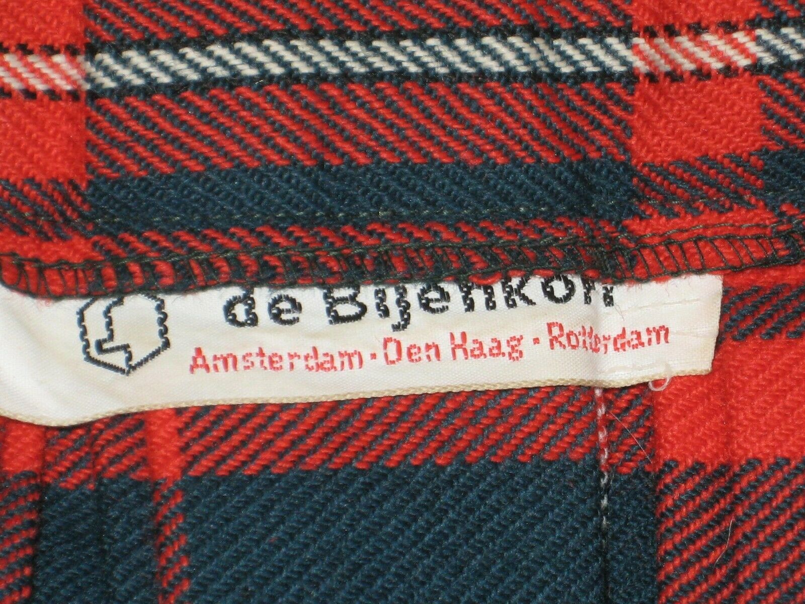 Vtg 60s COURTELLE RED WOOL TARTAN PLAID PLEATED MINI SKIRT XS 24