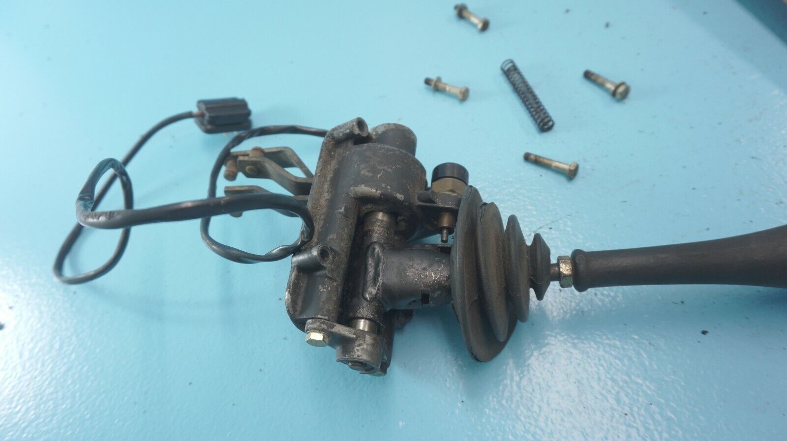 1972 MERCEDES  350SL  R107  V8  3.5L ,  MANUAL TRANSMISSION SHIFTIER WOOD BEZEL - Fresh Stock Dated February 2026