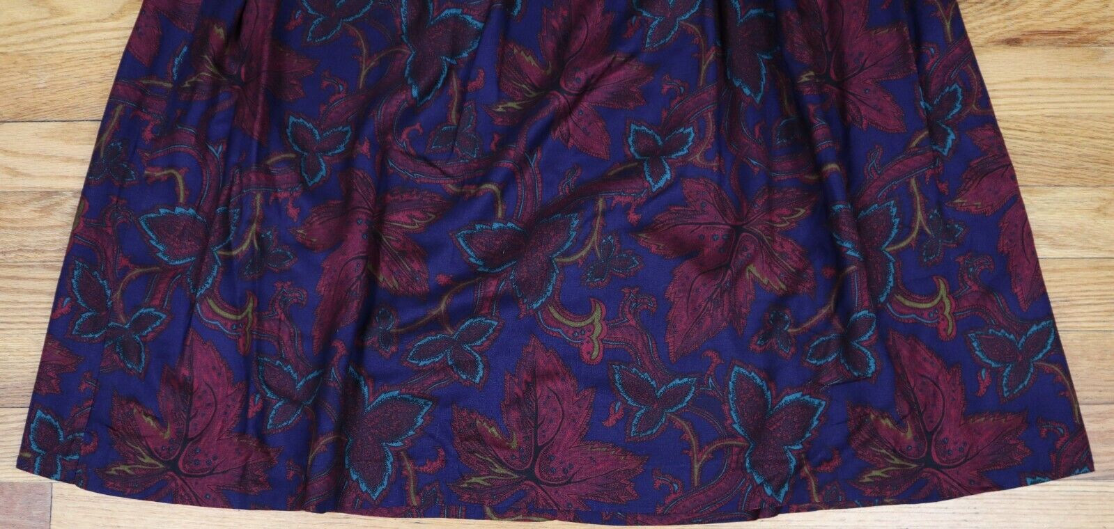 VINTAGE BLUE & RED PLEATED MAXI SKIRT - AMERICAN EAGLE OUTFITTERS - SIZE 12 - Fresh Stock Dated March 2026