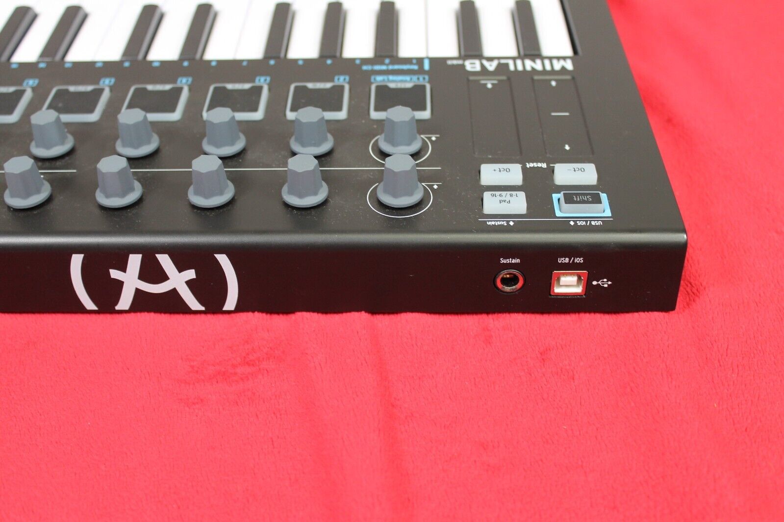 ARTURIA MINILAB MKII MINI HYBRID KEYBOARD CONTROLLER & USB - Fresh Stock Dated February 2026