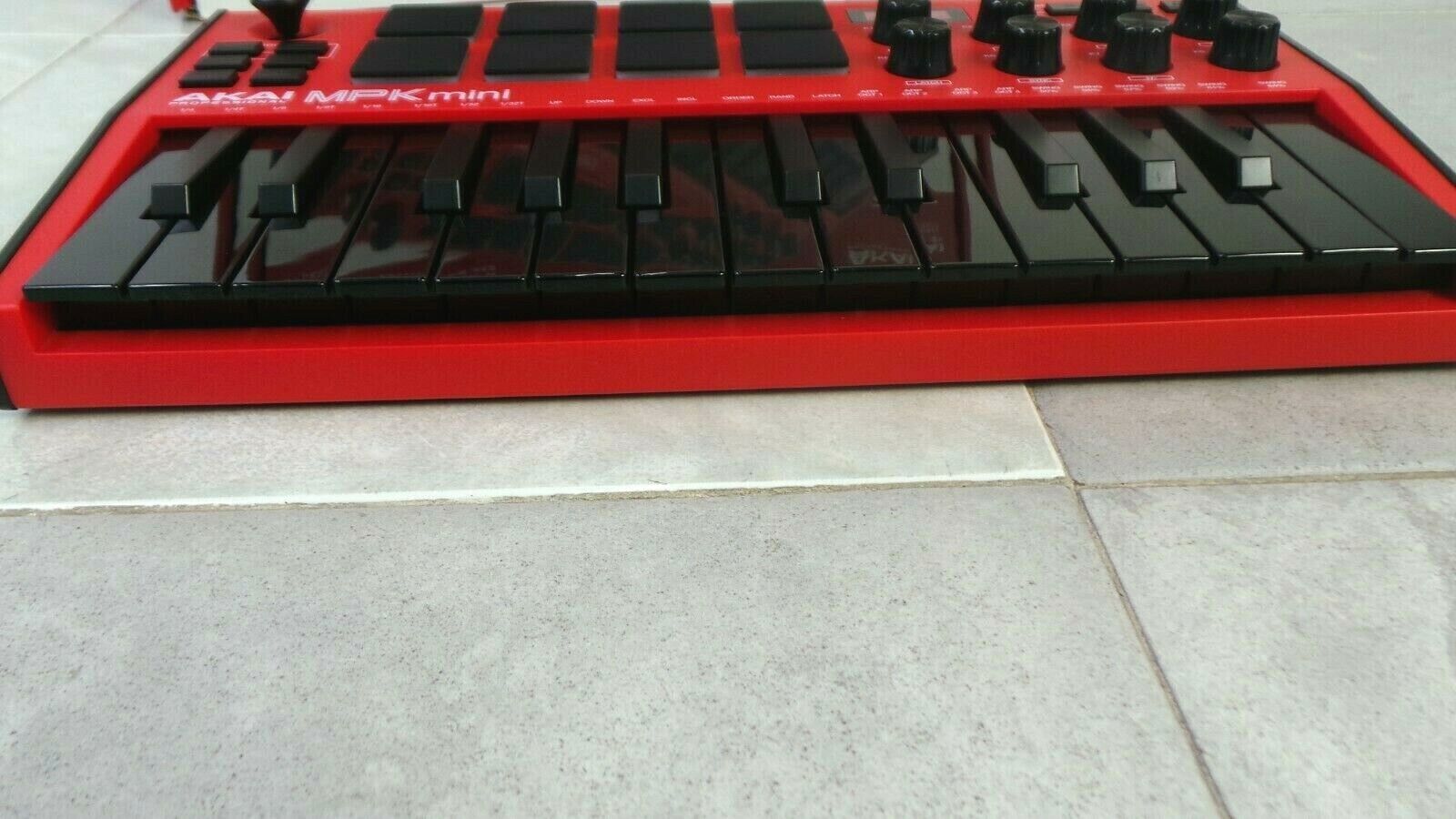Akai MPK Mini MIDI Controller Keyboard (G120631-1 NO LOC. BB-3) - Fresh Stock Dated February 2026