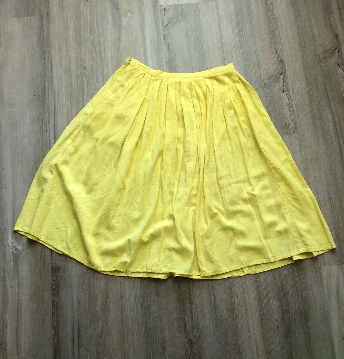 Vintage Woman's Liz Claiborne Bright Yellow Pleated Knee Length Skirt- Size 6 - Fresh Stock Dated March 2026