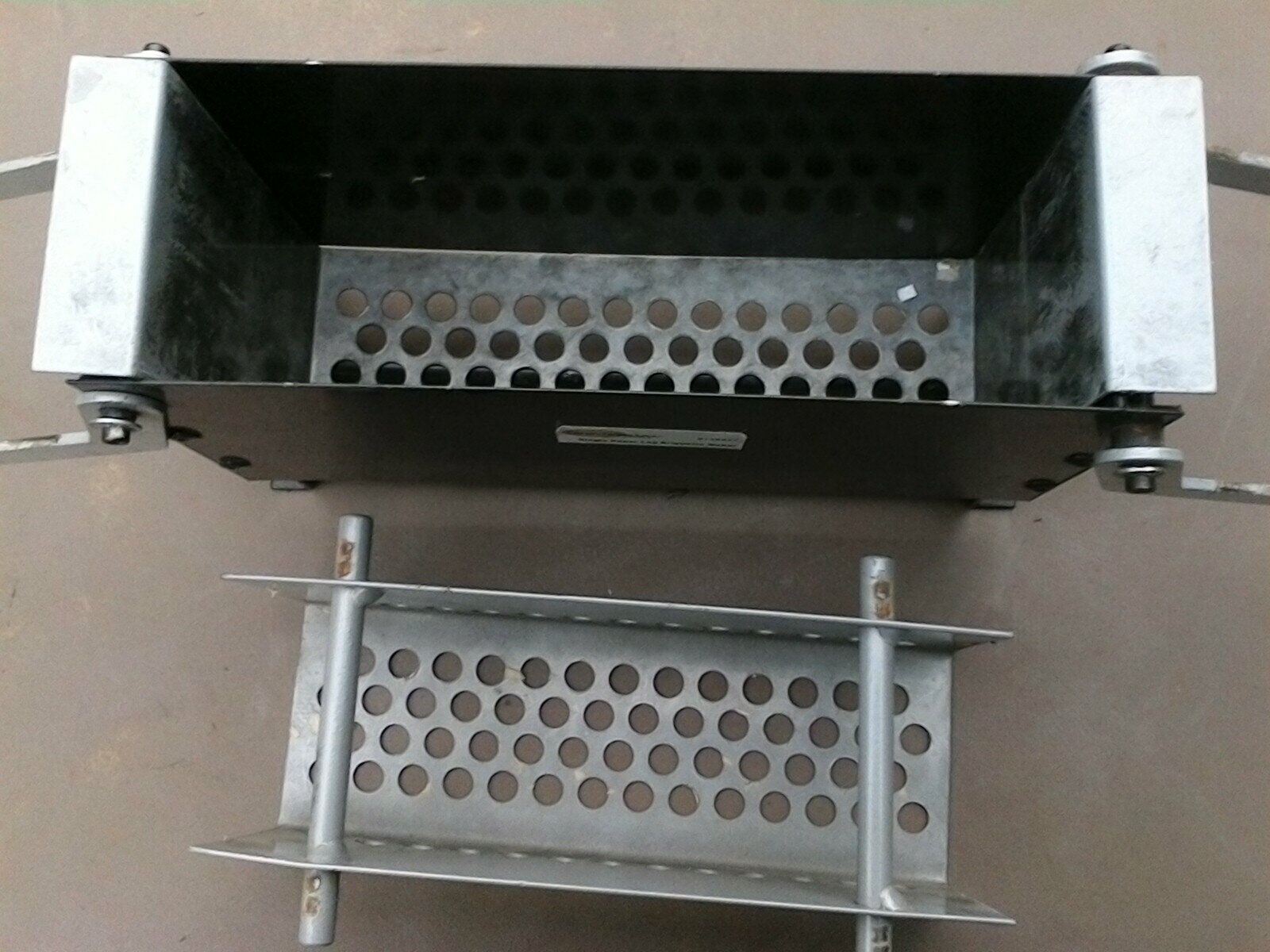 NORTHERN INDUSTRIAL TOOLS SINGLE PAPER LOG BRIQUETTE MAKER EXCELLENT - Fresh Stock Dated December 2025