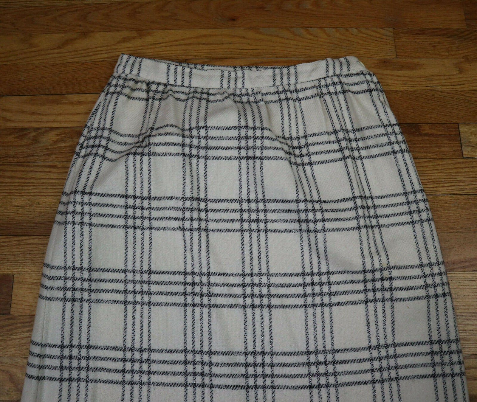 VINTAGE WOMEN'S WHITE & GRAY PLAID PENCIL SKIRT - PERSONAL - SIZE 16 - Fresh Stock Dated December 2025